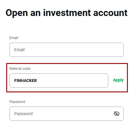 Example of entering referral code during XTB account registration.
